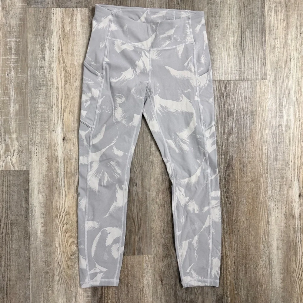 Lululemon Speed Up Tight 25” Leggings-size 6 *like NEW*